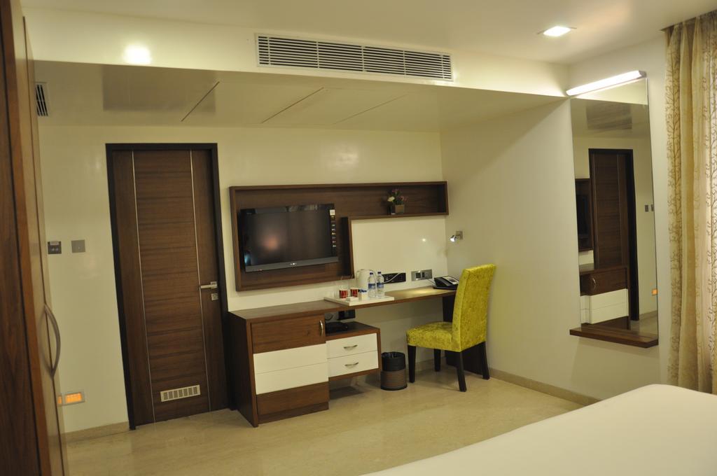 La Woods Hotel Chennai Luaran gambar